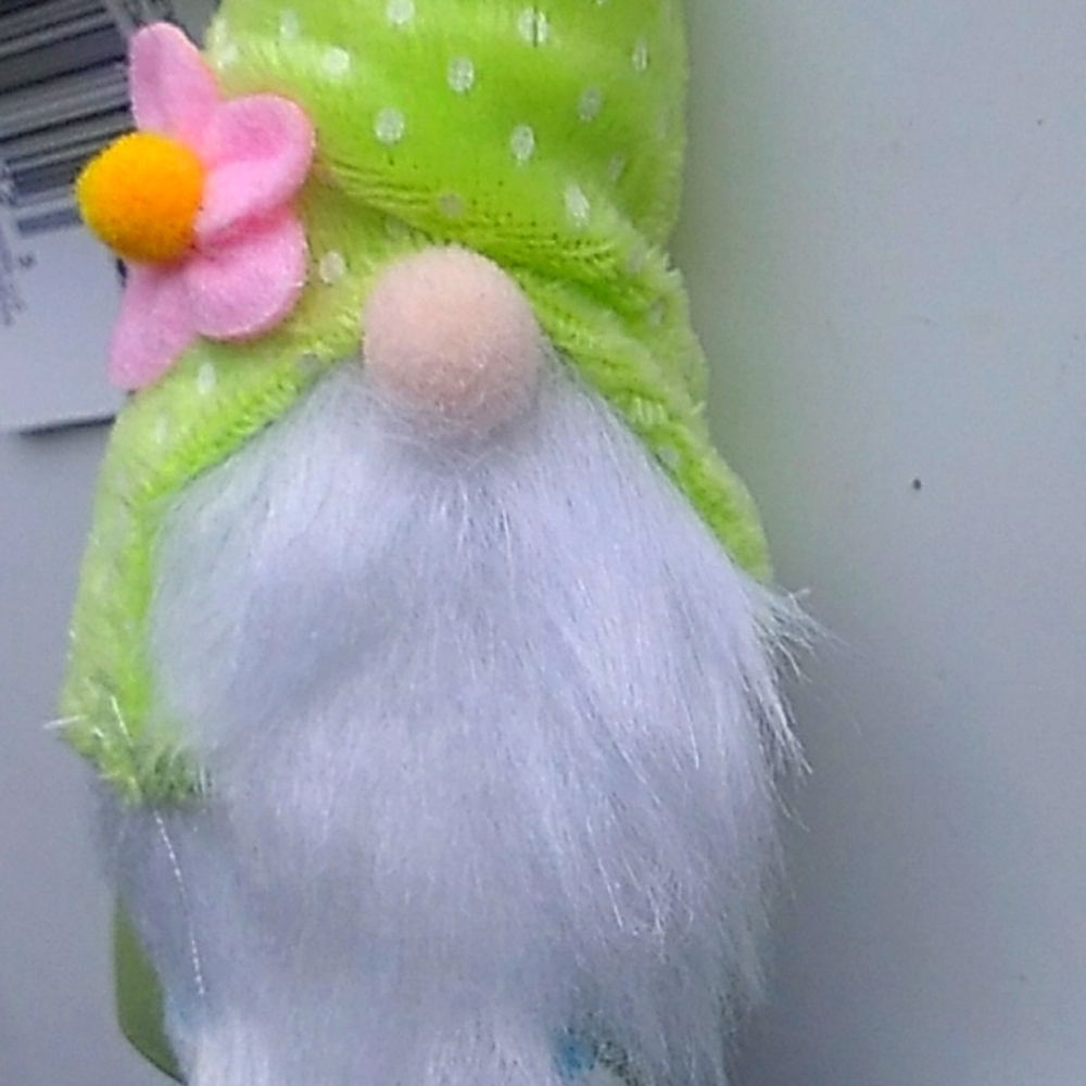 Flower Spring Gnome - Picture 2 of 3
